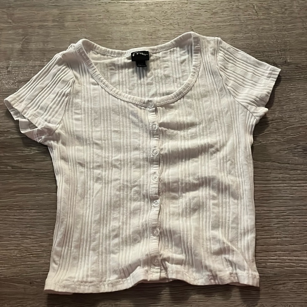 Brand is Art Class,size is youth medium,color is black